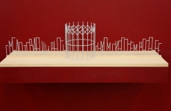  Макет ограды парка «Красная Пресня» архитектор Арсений Жиляев выставка «Расширение пространства. Художественные практики в городской среде»